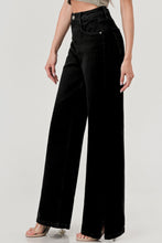 Load image into Gallery viewer, Logan Wide Leg Jeans
