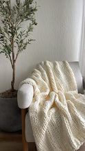 Load image into Gallery viewer, Sloane Chunky Blanket Ivory
