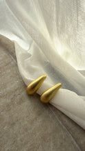 Load image into Gallery viewer, Goldie Earrings
