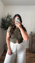 Load image into Gallery viewer, Ollie Button Crop
