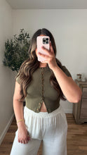 Load image into Gallery viewer, Ollie Button Crop
