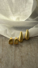 Load image into Gallery viewer, Goldie Earrings

