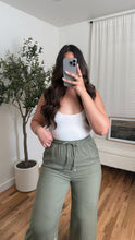 Load image into Gallery viewer, Juno Linen Pants Olive
