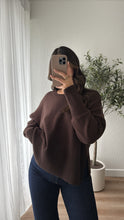 Load image into Gallery viewer, Melli Sweater Dark Chocolate
