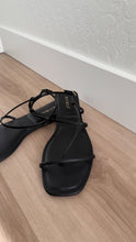 Load image into Gallery viewer, Lila Sandals Black

