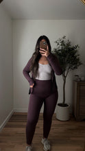 Load image into Gallery viewer, Oakes Leggings Mulberry
